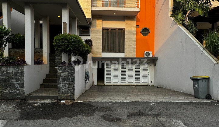 Rumah Modern Dalam Townhouse Private Pool Dekat Mrt Lebak Bulus Rumah Modern Dalam Townhouse Private Pool Dekat Mrt Lebak Bulus