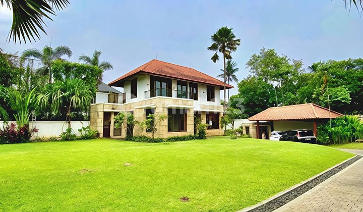 Best Price Nuansa Villa House with a Very Large Yard in Pejaten Kemang