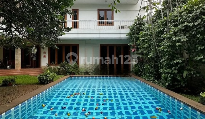 Hot Sale ! Rumah Mewah Halaman dan Tanah Luaa di Ampera Dekat Kemang 2