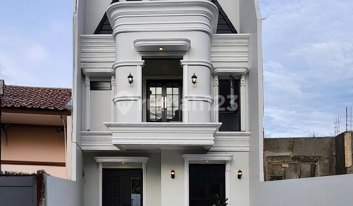 Rumah Classic Tanah Luas Dekat Akses Tol Desari Di Jagakarsa