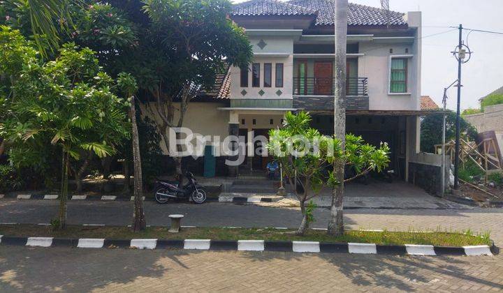 Rumah dua lantai untuk tempat tinggal, kantor, toko di Sukoharjo 1