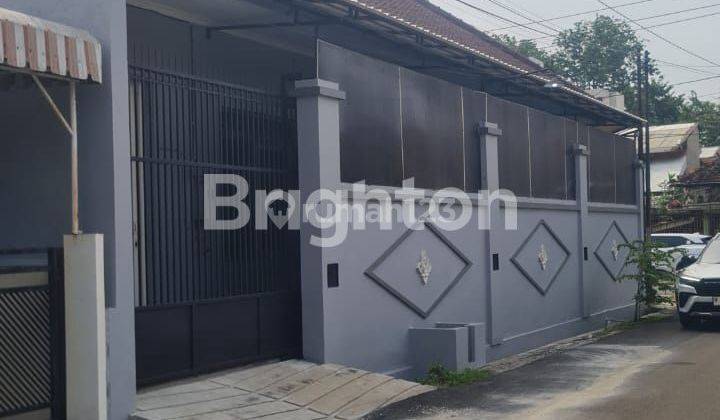 RUMAH SIAP HUNI TENGAH KOTA SEMI FURNISHED DI PEKUNDEN SEMARANG 1