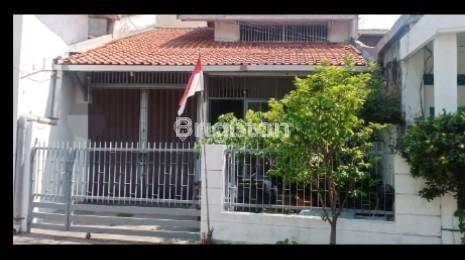 RUMAH STRATEGIS TIGA LANTAI TENGAH KOTA 1