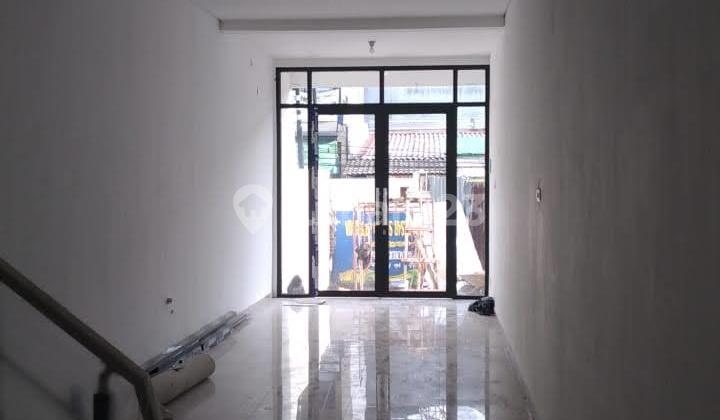 AFFORDABLE 2-STORY SHOPHOUSE IN NGANGEL BRATANG AREA, SURABAYA WITH 60 X 60 GRANITE FLOORING