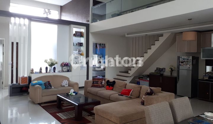 RUMAH 1 LANTAI, BAGUS, SIAP HUNI, LOKASI SUTOREJO, BANGUNAN MODEL.MESANIN 2