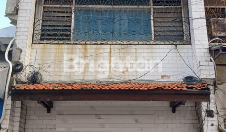 3.5-STORY SHOPHOUSE, AREA NEAR ATOM MARKET, GOOD BUILDING