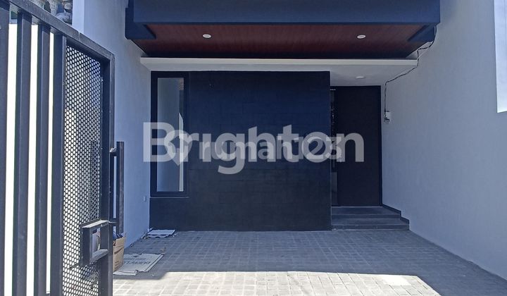 Rumah 2 Lantai Scandinavian Baru di Baruk Rungkut Row Jalan 3 Mobil