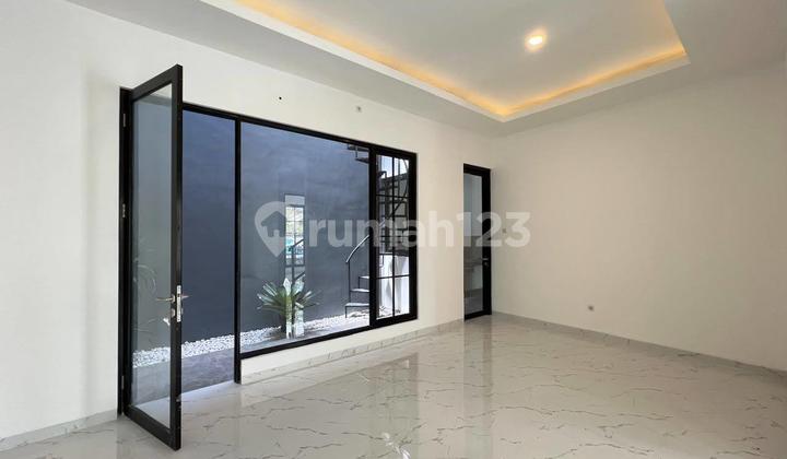 RUMAH BARU 2LANTAI DAERAH KLAMPIS, LOKASI DEKAT JALAN RAYA MERR 2