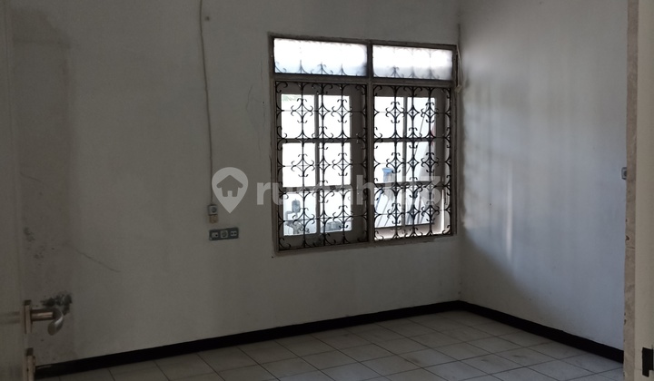 RUMAH 1.5 LANTAI KLAMPIS SURABAYA DEKAT SEKALI KE RAYA MERR DAN JALAN BESAR 2