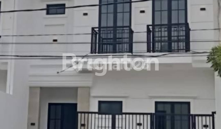 SUTOREJO GRAND HOUSE, NEW, 2 FLOORS, 5-CAR STREET ROW