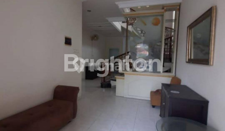 RUMAH 2 LANTAI, TENGGILIS, BARU RENOV TOTAL, DEKAT UNIV UBAYA, RS UBAYA