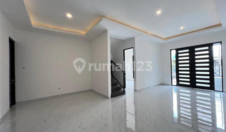 RUMAH BARU 2LANTAI DAERAH KLAMPIS, LOKASI DEKAT JALAN RAYA MERR 1