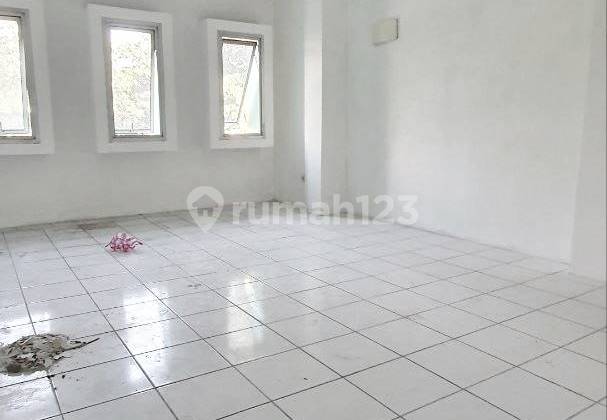 4-story shophouse in a strategic area, Cideng, roadside, renovated, Rp 116 million.