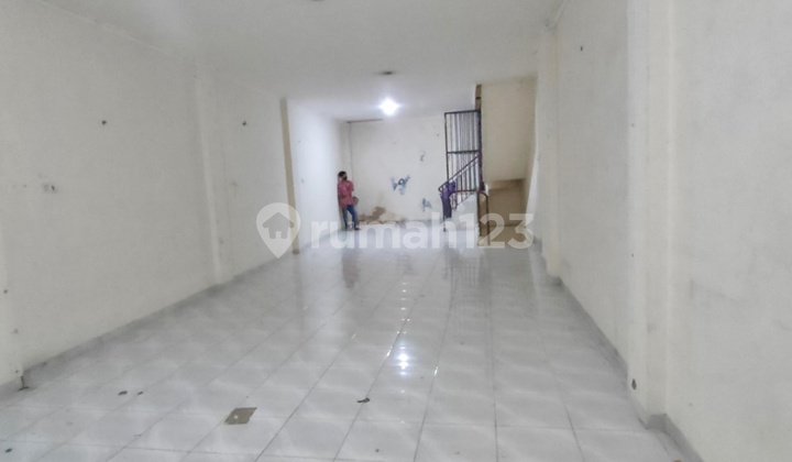 Nice 3-Story Shop House in Petojo Area, Suitable for Online Business and Warehouse, IDR 144 Million Nice 3-Story Shop House in Petojo Area, Suitable for Online Business and Warehouse, IDR 144 Million