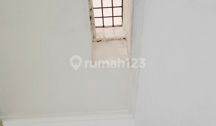 Good 3-Storey Shop House in Petojo Area, Suitable for Online Business and Warehouse, IDR 147 Million Good 3-Storey Shop House in Petojo Area, Suitable for Online Business and Warehouse, IDR 147 Million