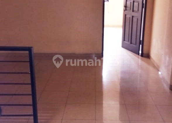 Good Location 3-Story Shop House in Petojo Area, Car Access, Strategic, IDR 148 Million Good Location 3-Story Shop House in Petojo Area, Car Access, Strategic, IDR 148 Million
