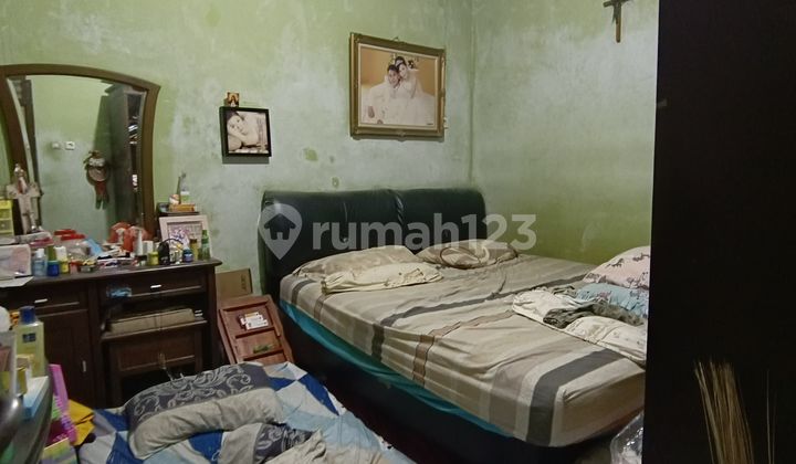 Rumah Hitung Tanah Lokasi Strategis Daerah Jembatan Lima Akses Jalan Lega 2 mobil Cocok Dibangun Kos2an atau buat usaha Online dan Konveksi 2