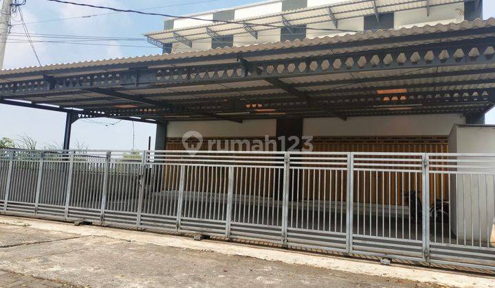 Tempat usaha siap pakai lokasi strategis nol jalan raya dan parkiran yang luas 1