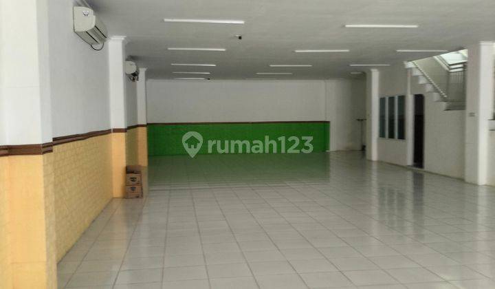 Tempat usaha siap pakai lokasi strategis nol jalan raya dan parkiran yang luas 2