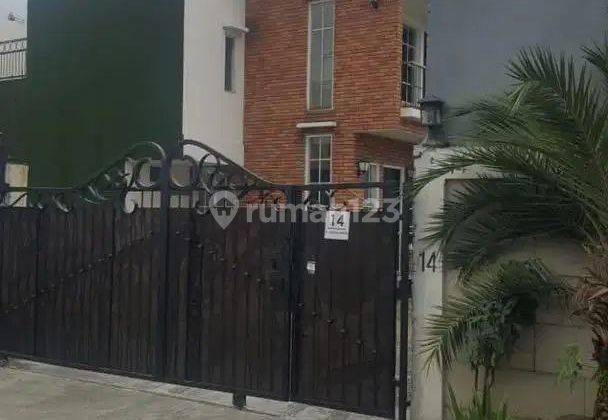 Rumah 2 Lantai Dengan Gaya Eropa Di Cikutra Bandung  2