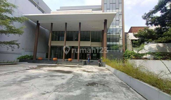 Gedung Komersil 3 Lantai 2700 di Setiabudi, Bandung 1