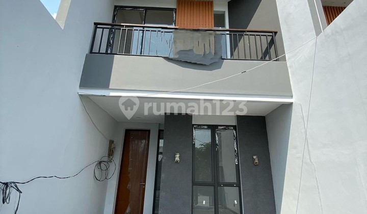 Di Jual Rumah Siap Huni di Meruya Utara