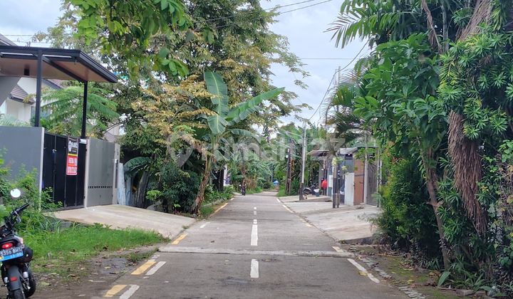 Di Jual Rumah di Meruya Utara , Lokasi Strategis.