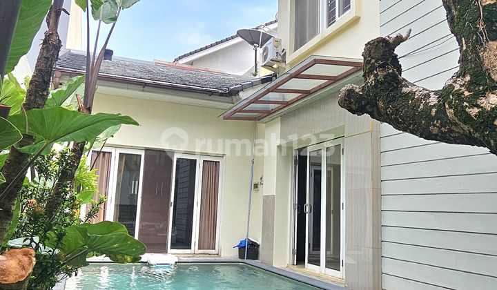 RUMAH MEWAH ADA KOLAM RENANG SANGAT NYAMAN DI ALAM SUTERA