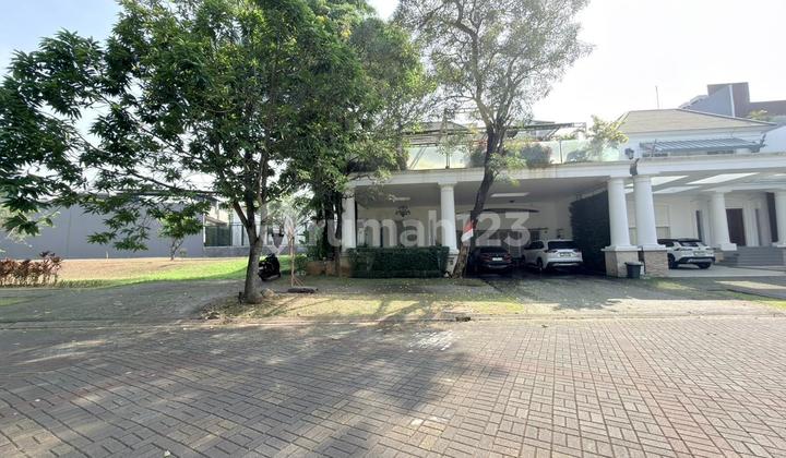 Luxury House in a Beautiful and Developing Area De Park De Maja BSD Luxury House in a Beautiful and Developing Area De Park De Maja BSD