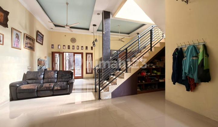 House can be used for Business Suitable for Boarding House Etc.