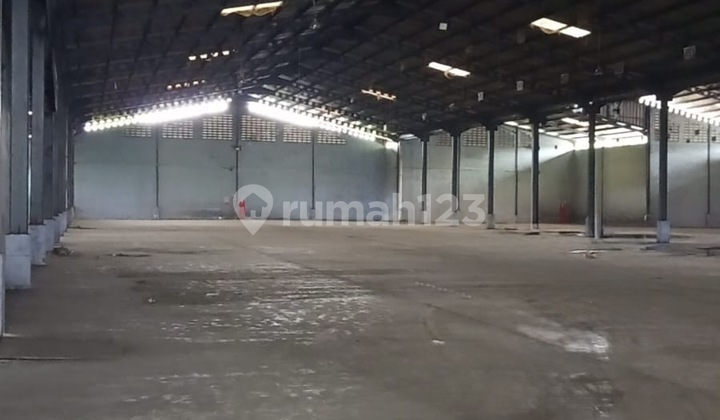 Large-Scale Warehouse / Factory Ready for Operation in Bitung, Tangerang Large-Scale Warehouse / Factory Ready for Operation in Bitung, Tangerang