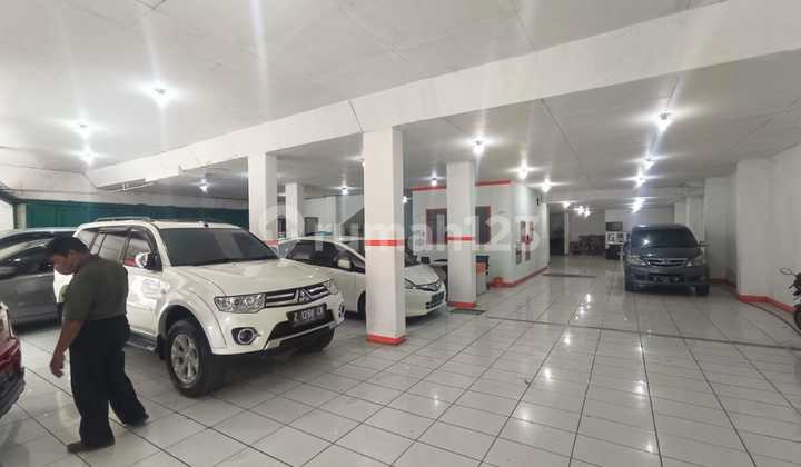 Ruko 3 lantai cocok untuk perkantoran / showroom mobil