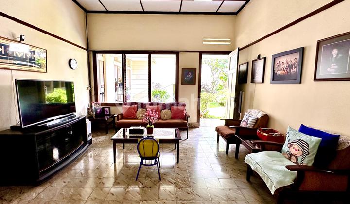 A Clean and Green House in Riau Wing