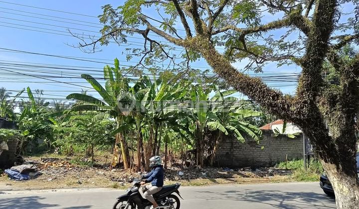 LAND IN A BUSY LOCATION ON MAIN ROAD ARIA WIRATANUDATA CIANJUR LAND IN A BUSY LOCATION ON MAIN ROAD ARIA WIRATANUDATA CIANJUR