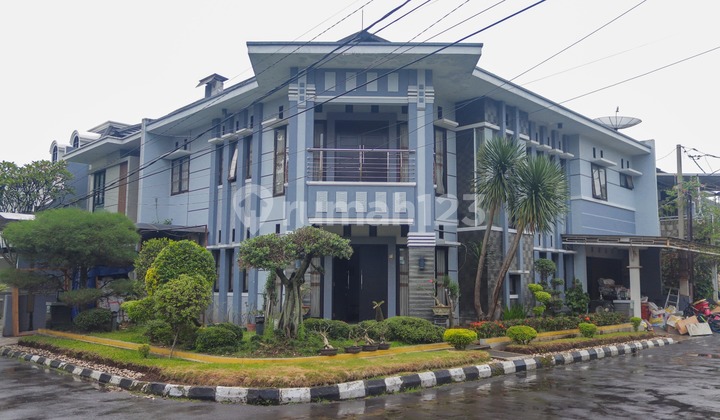 Rumah Cantik & Resik di Tengah Kota Bandung Rumah Cantik & Resik di Tengah Kota Bandung