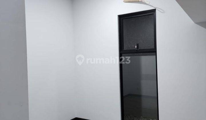 Dijual Cepat Rumah Baru SHM di Griya Loka, Bsd Tangerang 2