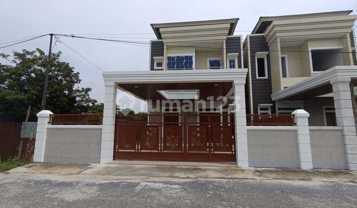 Rumah Mewah 2 Lantai Tengah Kota Dijual Dekat Jl. Soekarno Hatta Pekanbaru