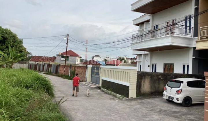 Rumah Bulatan 2 Lantai Dijual di Jl. Jendral Pekanbaru 2