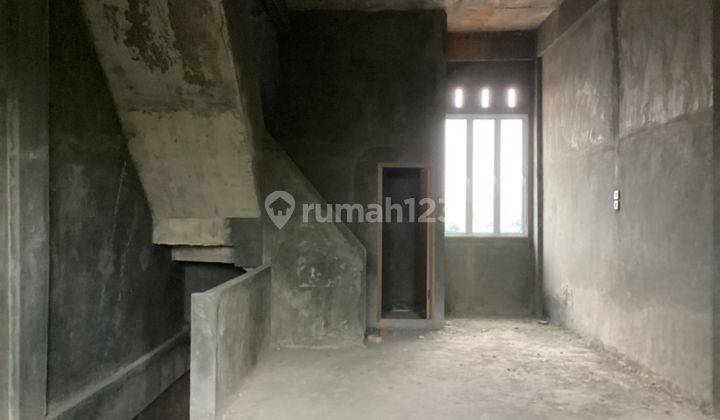 Ruko Kosong 3 Lantai Dijual di Jl. Riau Pekanbaru 2