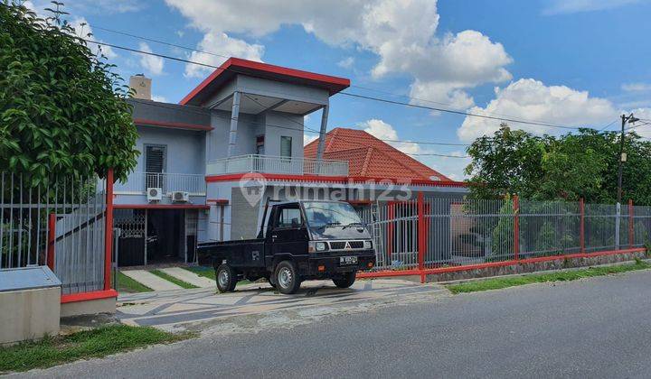 Rumah Mewah 2 Lantai Dijual di Jl. Umban Sari Dekat Kampus Pcr 1