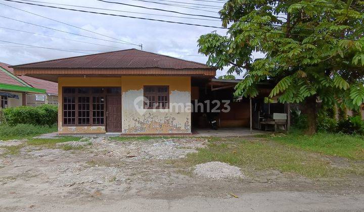 Rumah Bulatan Dengan Halama Luas Dijual di Jalan Pemuda Tampan  1