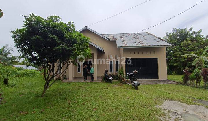 Rumah Siap Huni dan Tanah Luas Dijual di Jl. Daru-daru, Bukit Barisan Kulim 2