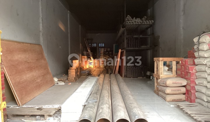 3-Story Shop House for Rent on Jl. Soekarno Hatta Pekanbaru 2