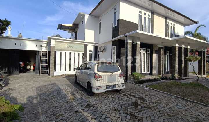 Rumah Mewah Tengah Kota Dijual di Jl. Kelapa Sawit Pekanbaru 1