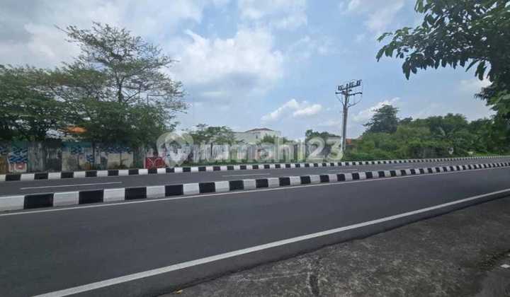 Super Strategic Yellow Zone Land Location Laweyan, Solo Area 1.23 Ha