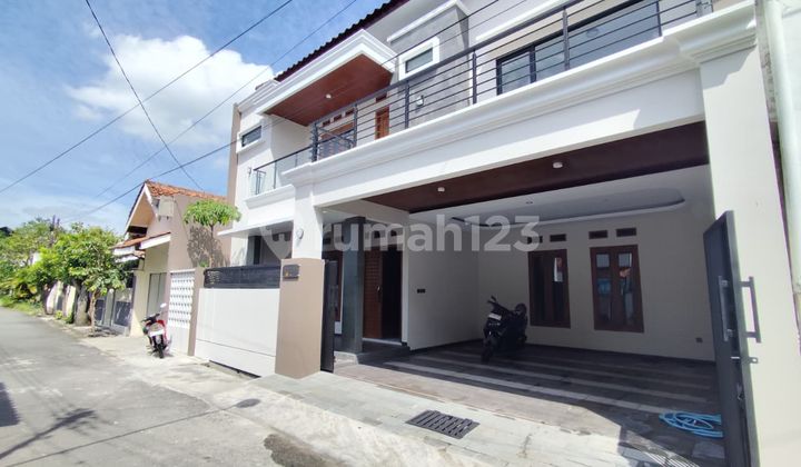Rumah Mewah di Pusat Kota Lokasi Banjarsari,Solo Luas 137M2 Bu!!