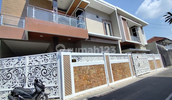 Rumah Baru Lokasi Strategis Banjarsari,Solo Luas 120M2