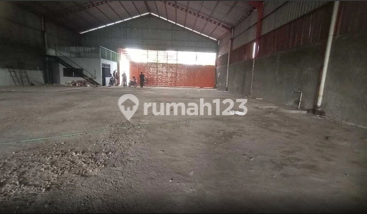 Inhabitable Warehouse, Banjarsari Yellow Zone, Surakarta Area 1500m2