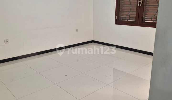 Rumah Bagus Lokasi Banjarsari Solo Luas 210M2