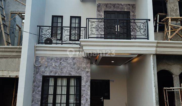 Rumah klasik 2 lt 800 jt an Kelapa Dua 1